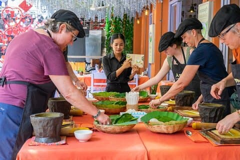 Amok Cooking Class and Market Tour in Pub Street - Siem Reap