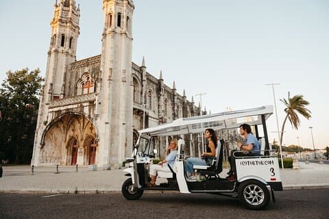 Tour de un día completo en Eco Tuk Tuk privado con un local