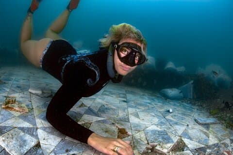 Snorkling i den Sunken Pompeii dobbeltdykning