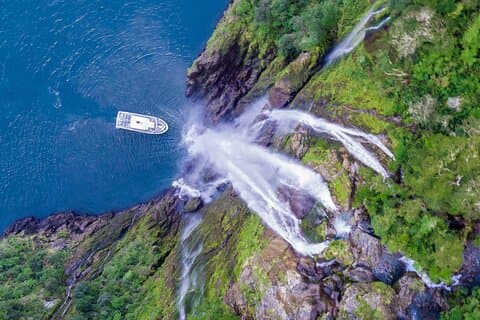 Te Anau to Queenstown via Milford Sound Tour with Cruise & Lunch