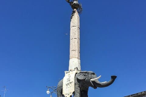Private tour of Catania and wine tasting with lunch