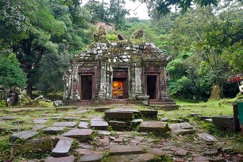 ラオス南部のパクセー神秘の滝と時代を超えた寺院を巡るツアー