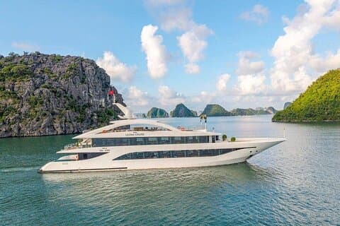 Hotell i nærheten av Leona 5 - Star Day Cruise from Hanoi