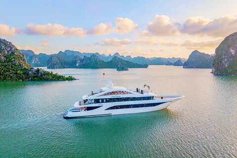 The Best of Halong Bay: 5-Star Leona Day Cruise from Hanoi
