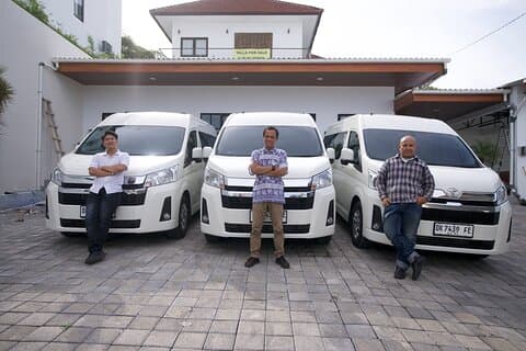 Aluguer de minibus privado em Bali com motorista que fala Inglês