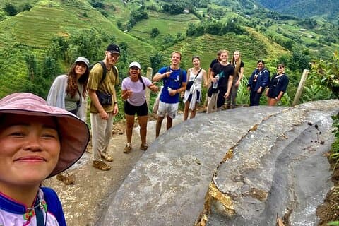 SAPA Descubra belas paisagens sob a montanha Fansipan