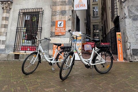 電動自転車レンタルとジェノヴァのセルフガイドオーディオツアー