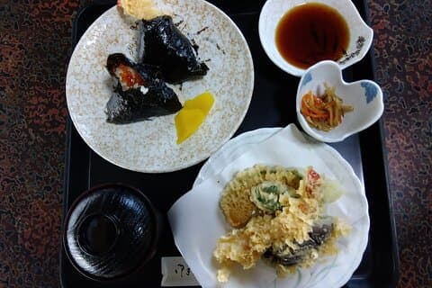 Discover the Secrets of making Authentic Sushi or Onigiri
