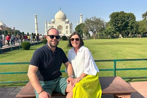 Excursión de un día al Taj Mahal, Agra Fort & Baby Taj con todo incluido desde Delhi