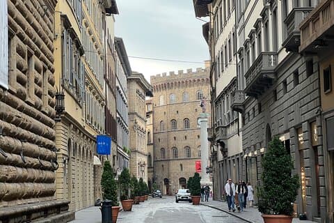 Florence Walking Tour in a Group with a Russian-speaking Guide
