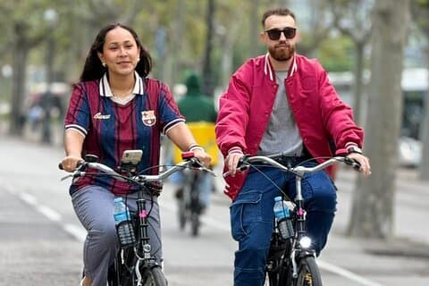Visite des stades de Barcelone en vélo électrique, chevauchez l'esprit Barça