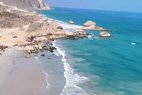 Salalah : Fazayah Beach, Blowholes & Coastal Cliffs - プライベートツアー