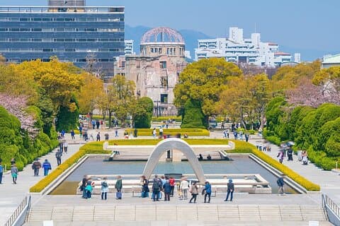 Excursion d'une journée complète à Hiroshima et sur l'île de Miyajima avec chauffeur Anglais