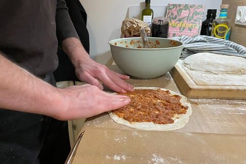Middle Eastern Lahmacun matlagingskurs fra syrisk kokk