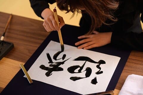Privélessen kalligrafie in een Japanse stijl kamer in Shibuya