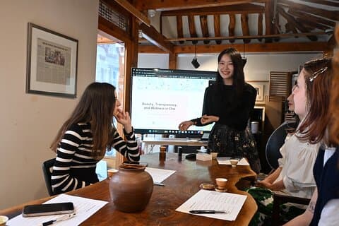 Ettermiddag i en Hanok Koreansk te og naturlig hudpleie workshop