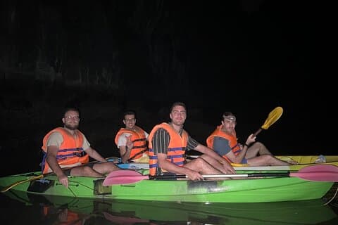 Sonnenuntergang und biolumineszente Kajaktour in Lan Ha Bay mit Abendessen
