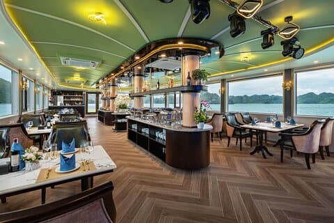 Von Hanoi : Luxus Ha Long Bay Tagestour mit Kajak & Jacuzzi