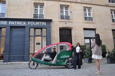 Privat guidad cykeltaxitur i Paris: Emily