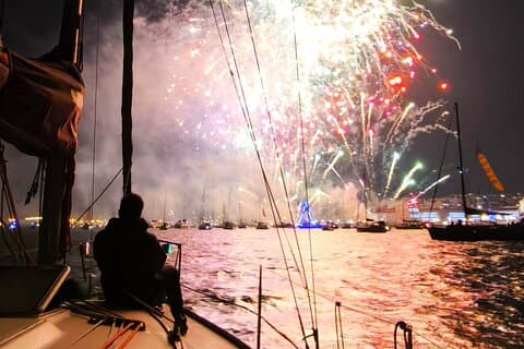 Lisboa: fogos de artifício, música e bar aberto no cruzeiro da véspera de Ano Novo