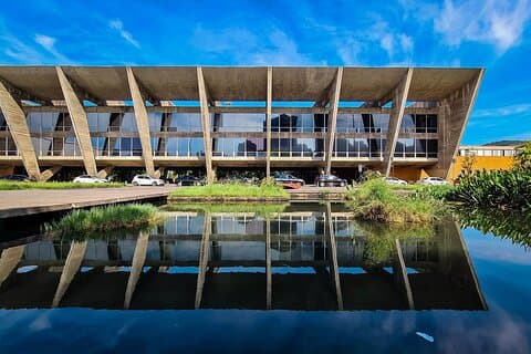 Tour de dia inteiro de arquitetura moderna do Rio com transferências