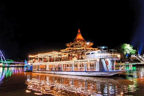 Kuching Night City Cruise with Traditional Show and Drink Tour