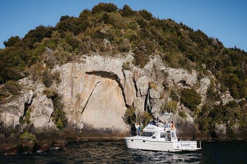Hotell i nærheten av Kakariki Day Time Cruise to Maori Rock Carvings