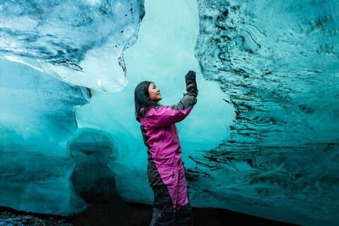Schneemobilfahrt und natürliche Eishöhle aus der Geysir-Region