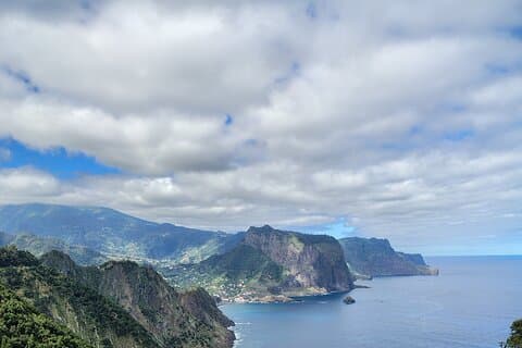 Explore a Costa da Madeira na experiência de passeio a pé de Larano