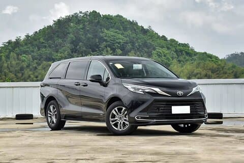 Departure Lagos City to Lagos LOS Airport by Private Minivan