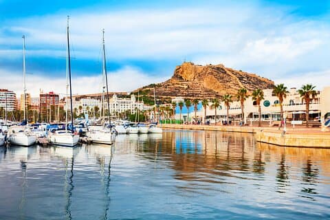 Desde Alicante: Castillo de Santa Bárbara, Cuevas de Canelobre y Playa