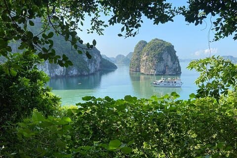 Udforsk uspoleret Ha Long & Bai Tu Long Bay 2 dages 1 nat krydstogt