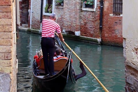 Gondola private VIP Experience : Discover the Floating City