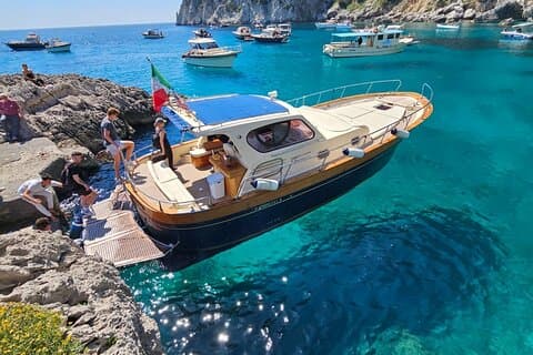 Capri eller Amalfikusten båttur med gozzo 40ft