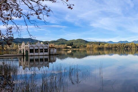 Banyoles Historic Small Group Walking Tour with Local Guide