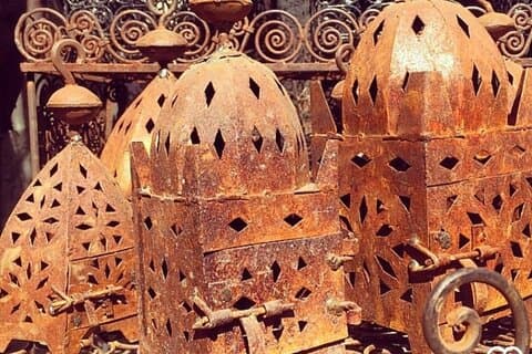 Marrakech : Workshop metaal- en koperbewerking met thee