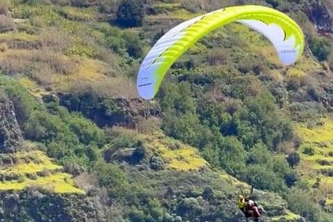Madeira Paragliding Abenteuer Fliegen Sie hoch über den Atlantik