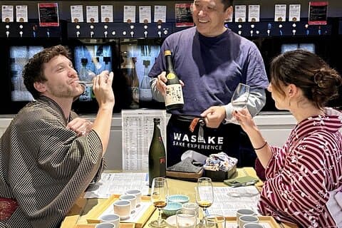 Lernen Sie Sake Basics und Verkostung mit Sommelier in Asakusa, Tokyo