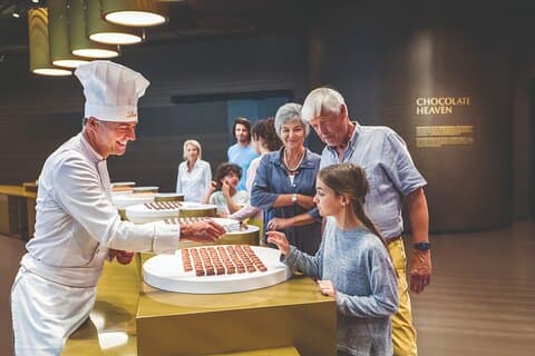Sites touristiques de Zurich : Croisière, Lindt Chocolate et billet FIFA en option