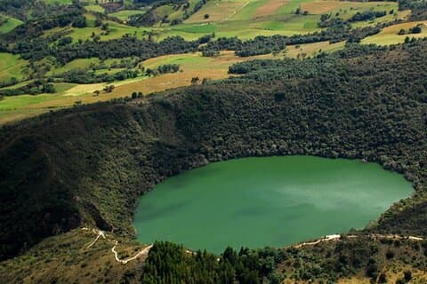 Almoço tradicional do Lago Guatavita, traslados e Guia
