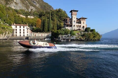 1hr Private Boat Tour: Villa Gaeta, Varenna & Bellagio
