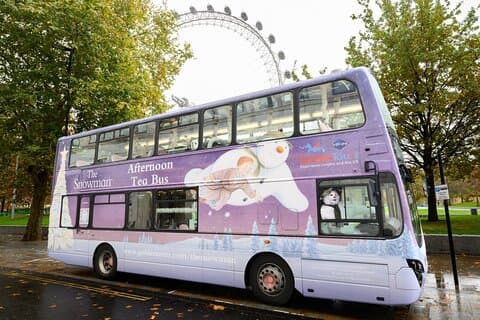 Londres : Visite en bus de thé de l'après-midi du bonhomme de neige