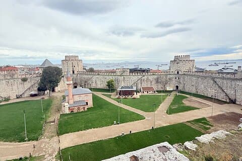 De Muren van Byzantijn en Paleis van de Porphyrogenitus Tour