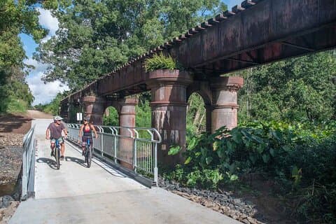 E bike Rail Trail e Husk Distillery Pranzo Gold Coast e Byron