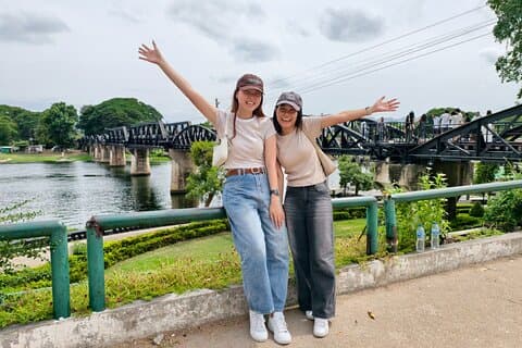 カンチャナブリエラワンの滝と史跡を巡る終日ツアー
