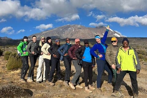 Kilimanjaro Climbe via Marangu Route com o All Women Team