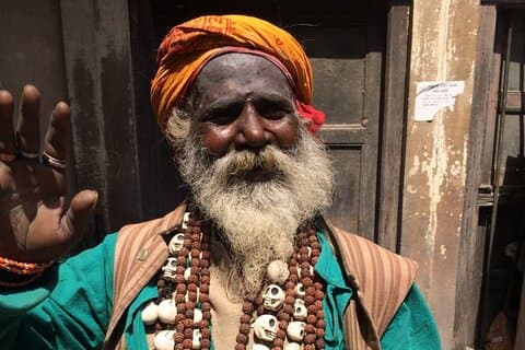 Entre la vida y la muerte El mundo oculto de los Aghori