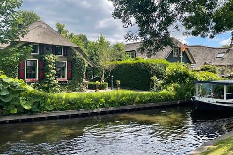 Giethoorn Canal Tour 1 Hour Through the City Center