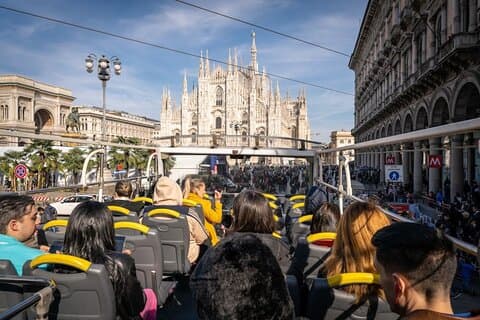 24-Hour "Gray Line" Milan Hop-On Hop-Off Tour with Audio Guide