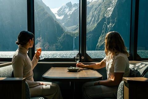 Milford Sound Business Class au départ de Queenstown et croisière gastronomique